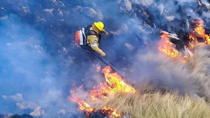 Argentina en llamas: un invierno seco desata el peligro de incendios extremos en 14 provincias