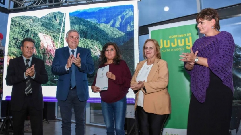 Morales entregó 92 millones de pesos a 125 beneficiarios