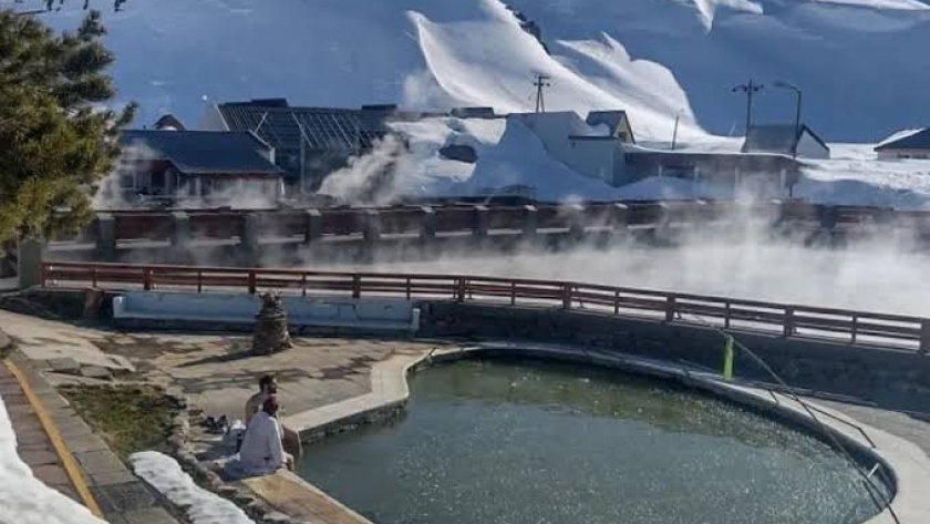 Copahue en invierno: termas y nieve al pie del volcán