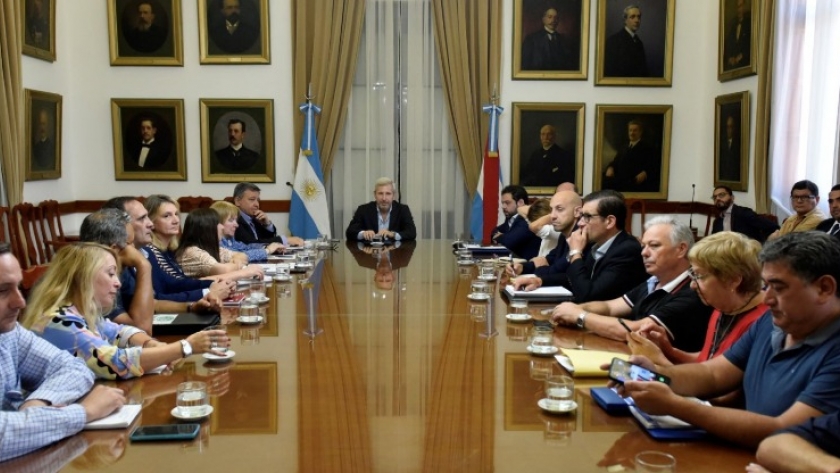 El gobernador Rogelio Frigerio recibió a los sindicatos que representan a los trabajadores estatales y docentes