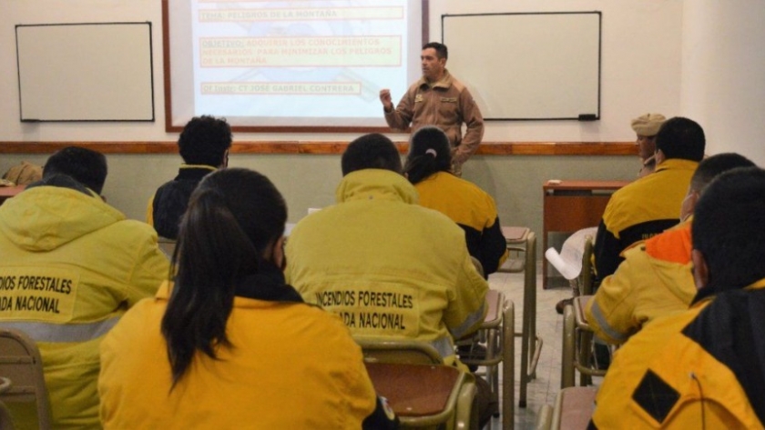 Brigadistas se capacitan en búsqueda y rescate en montaña