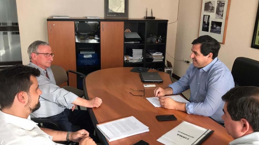 La provincia firmó convenios con gobiernos locales para congelar la tarifa del transporte público por 120 días