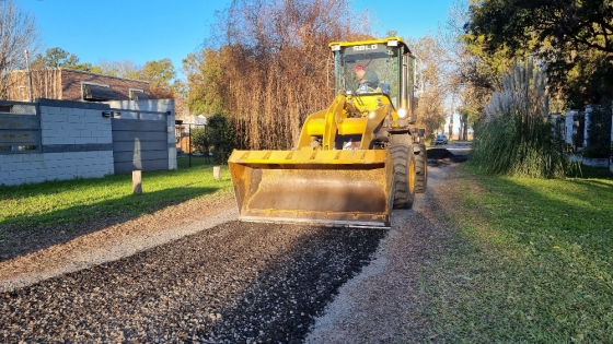 Continúan los trabajos de bacheo y mejora vial en Villa del Parque Cecir