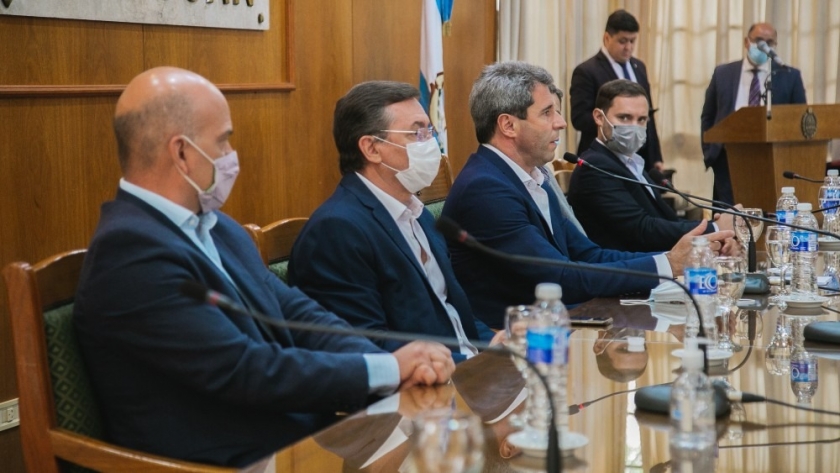 Uñac firmó convenio para la puesta en marcha del centro de capacitación laboral en perforaciones