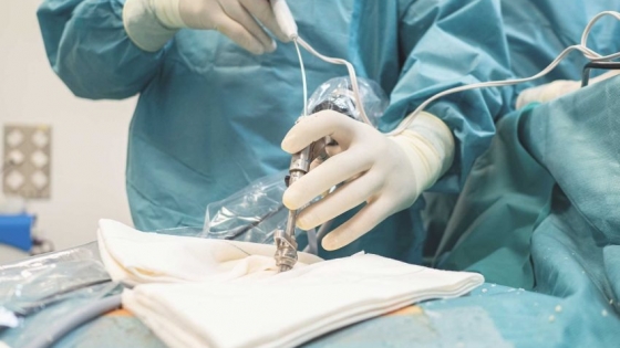 Innovación en Salud: Misiones avanza en la implementación de cirugía endoscópica de columna, única en el ámbito público en el NEA