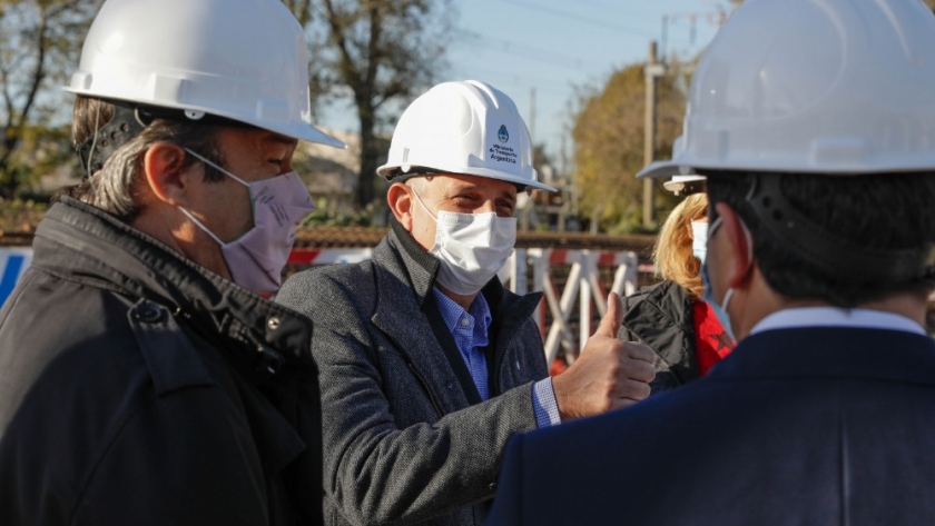 El ministro Guerrera en la obra del paso bajo nivel en Almirante Brown: 
