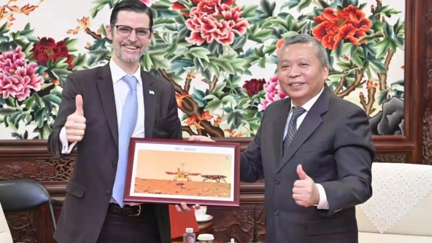 Argentina y China profundizan la cooperación en materia espacial, energía nuclear e industria de la defensa