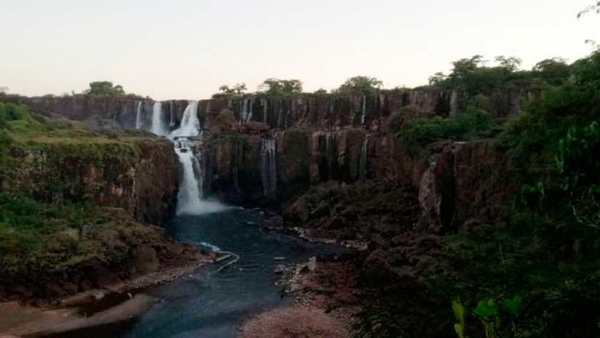 Las Cataratas del Iguazú, sin turistas y con muy poca agua