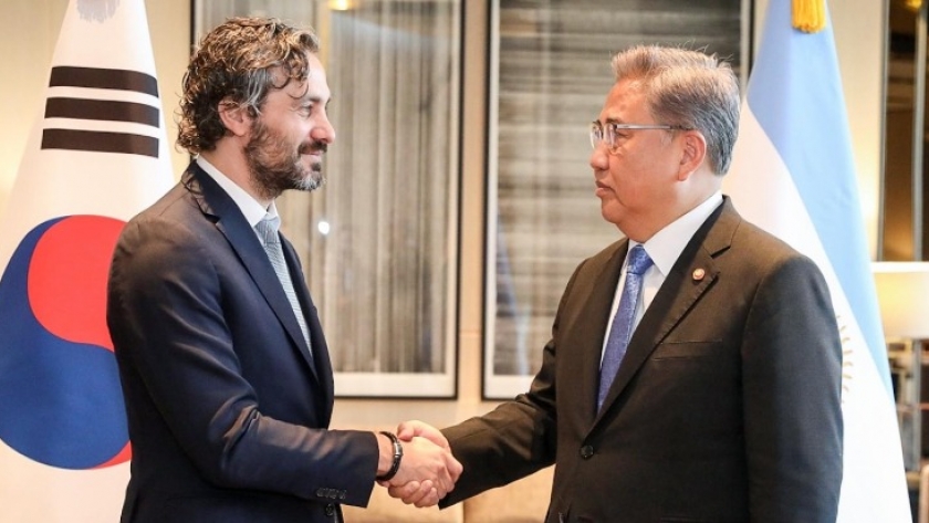 Cafiero visitó en la República de Corea compañía que desarrolla una inversión de 1.700 millones de dólares en Argentina