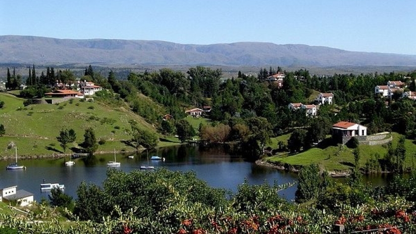 Villa Ciudad de América, Córdoba: un destino ideal para el turismo y los deportes náuticos