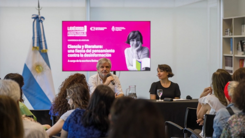 Daniel Filmus participó de la 1° Feria de Libros Científicos en el Centro Cultural de la Ciencia