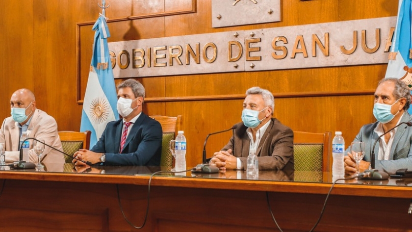 Uñac acompañó al presidente Alberto Fernández en el lanzamiento de los créditos 