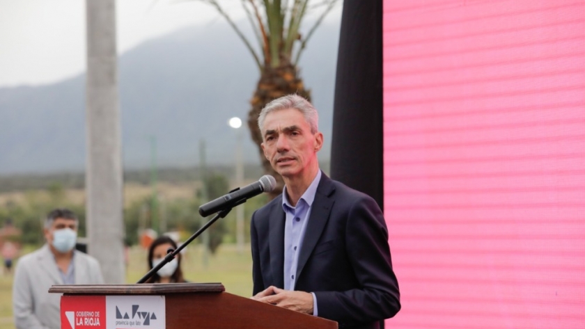 Meoni visitó el aeropuerto de La Rioja, acompañó el lanzamiento de 