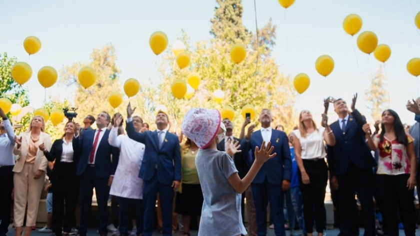 Orrego participó en la suelta de globos por el Día de la Lucha contra el Cáncer Infantil