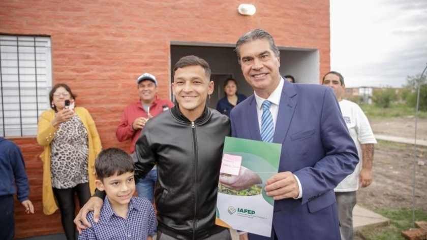 Resistencia: el gobierno entregó más viviendas construidas con organizaciones sociales