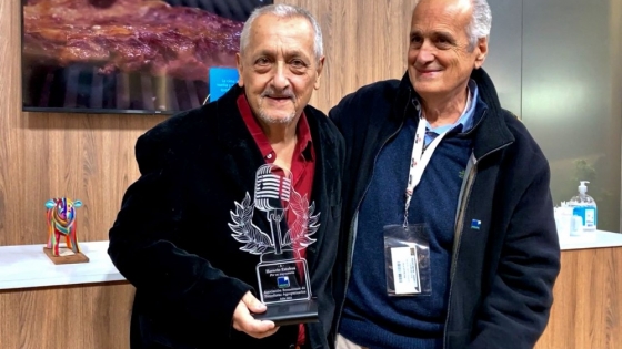 Periodista agropecuario Horacio Esteban es homenajeado en Palermo por su destacada trayectoria