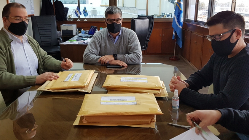 El gobierno de la provincia realizó  la apertura de sobres para la construcción de cordones cuneta en Trelew