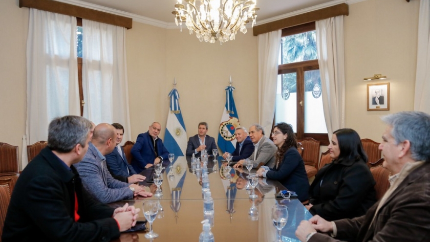 Sergio Uñac recibió los saludos del presidente del Consejo Nacional de Vivienda