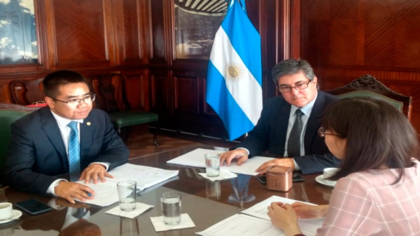 Argentina y China evalúan inversión en energía hidroeléctrica