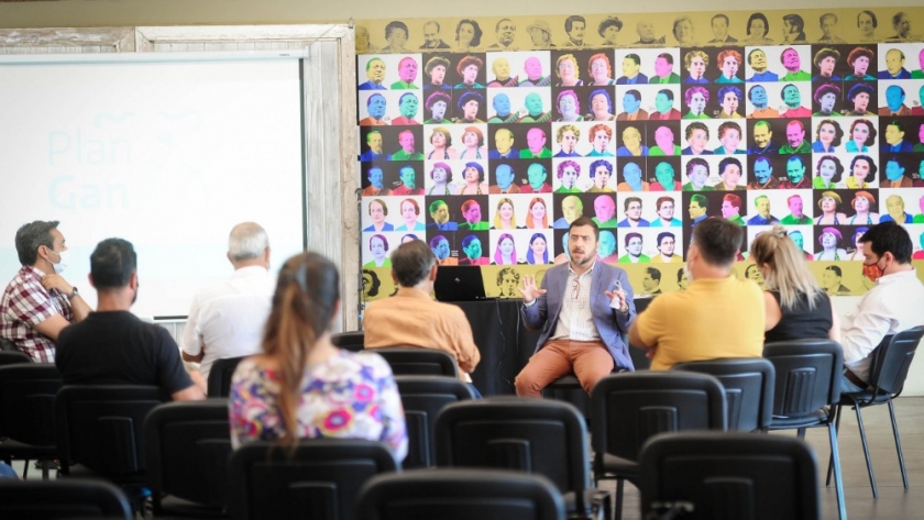 Funcionarios provinciales explicaron los beneficios del plan ganar a representantes del sector rural