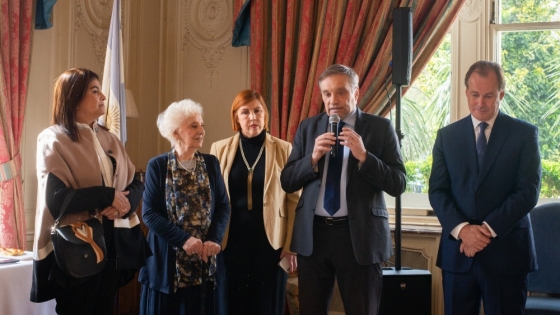 Argentina homenajeó en Londres a los ex combatientes de Malvinas con Estela de Carlotto y el gobernador Bordet