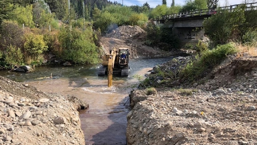 Avanzan las obras que llevarán el gas a barrio Esperanza y acceso Norte en El Bolsón