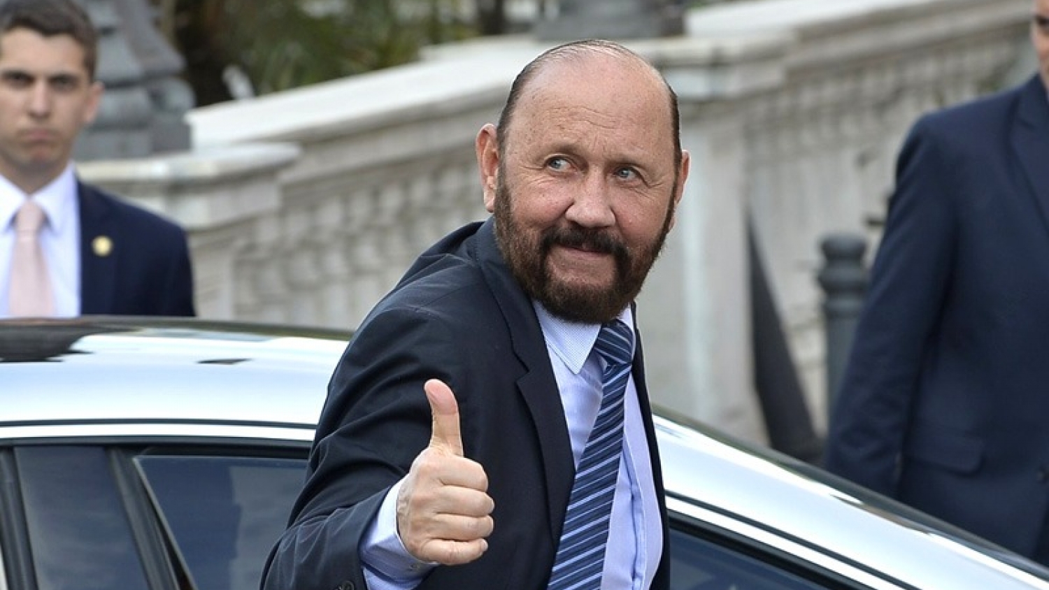 Gildo Insfrán otorgó licencia especial a empleados públicos por las elecciones nacionales
