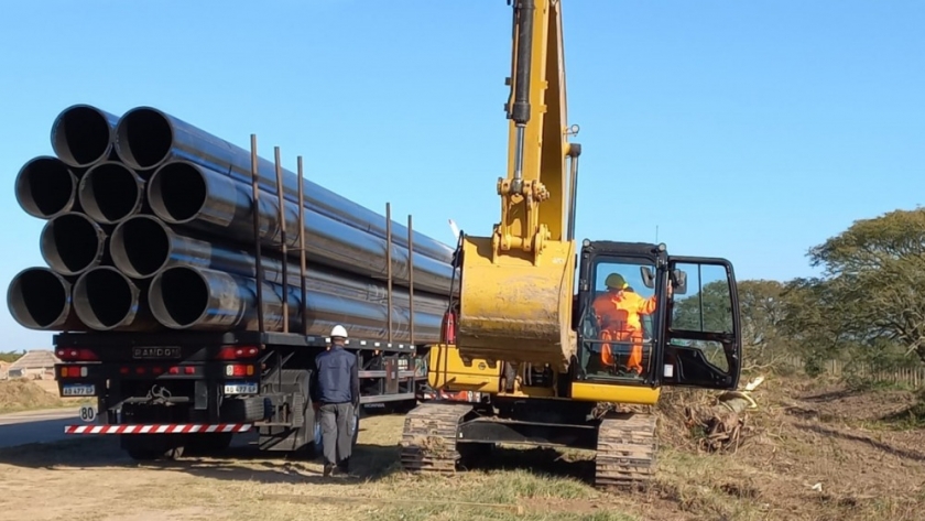 Llegaron los primeros caños para avanzar con la obra del acueducto San Javier - Tostado