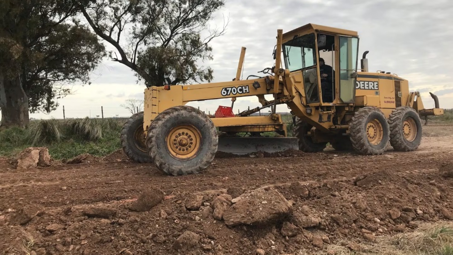 Provincia impulsa planes estratégicos para caminos rurales en medio de reclamos del campo
