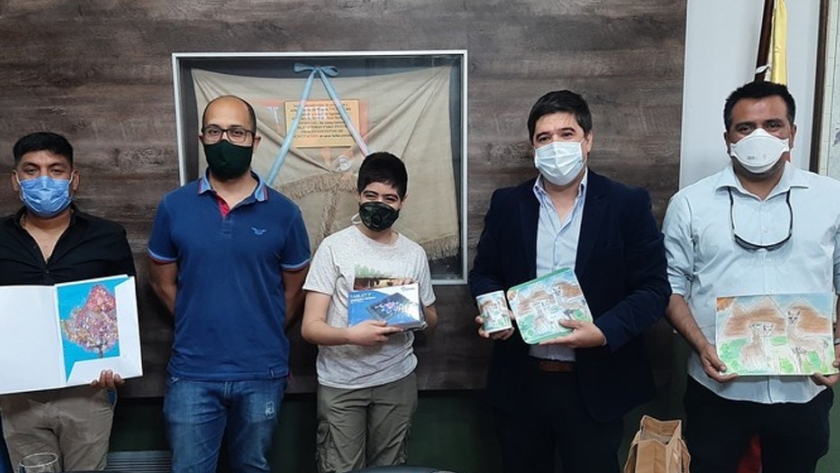 Distinguen a joven ganador de concurso sobre el Medio Ambiente