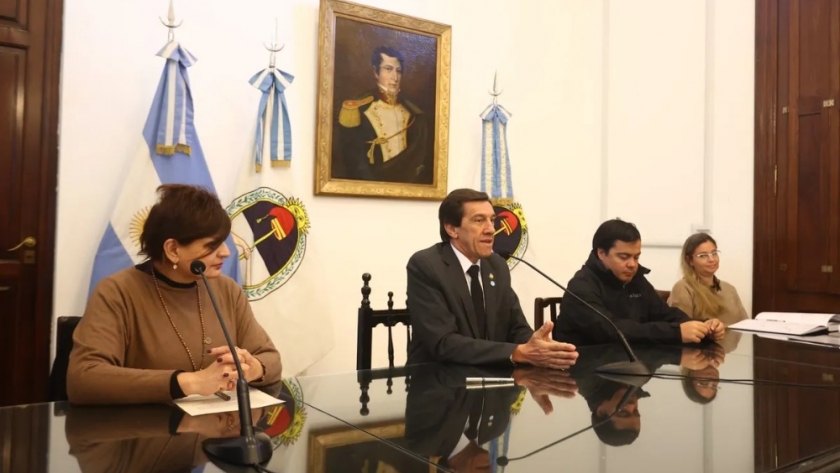 Sadir firmó el contrato para el inicio de obra de la Estación de Transferencia El Carmen