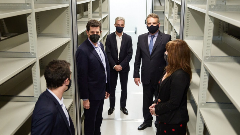 Wado de Pedro recorrió el nuevo edificio del Archivo General de la Nación y firmó convenios con Meoni y Rossi 