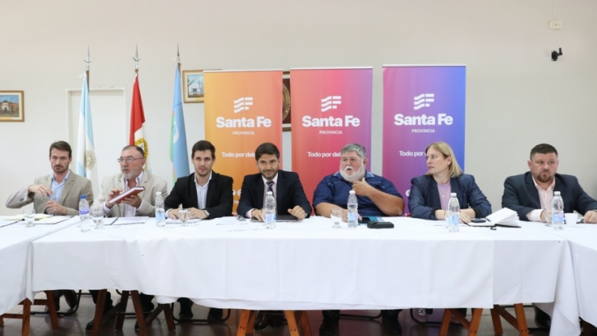 Maximiliano Pullaro encabezó la primera reunión de gabinete del año en el interior provincial