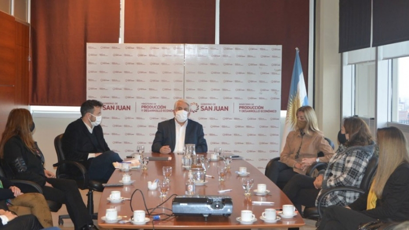 Díaz Cano mantuvo una reunión con mujeres industriales