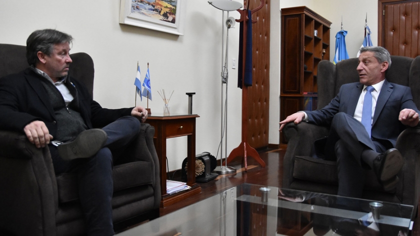 Arcioni recibió al intendente de El Hoyo en casa de gobierno