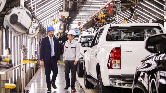 Cafiero visitó Toyota y Biogénesis Bagó
