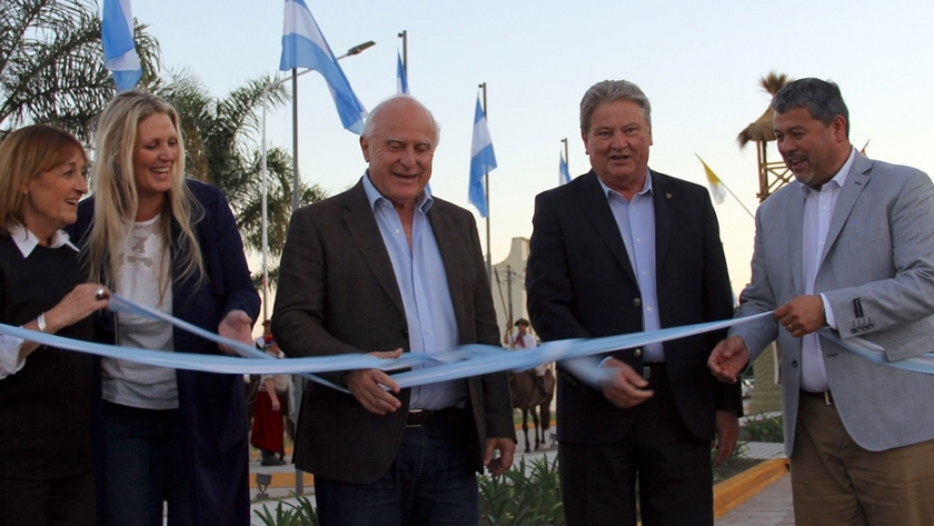 El gobernador entregó aportes para una nueva área industrial y tecnológica en San Jerónimo del Sauce