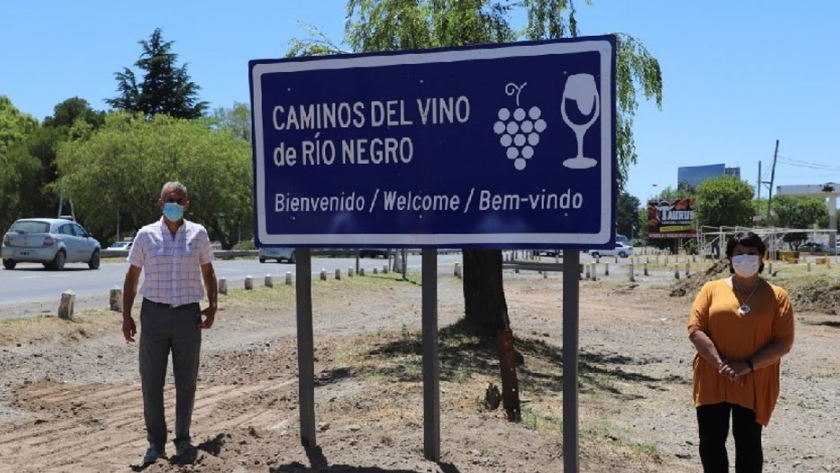 Comenzó a instalarse la cartelería que señalará las bodegas de los Caminos del Vino