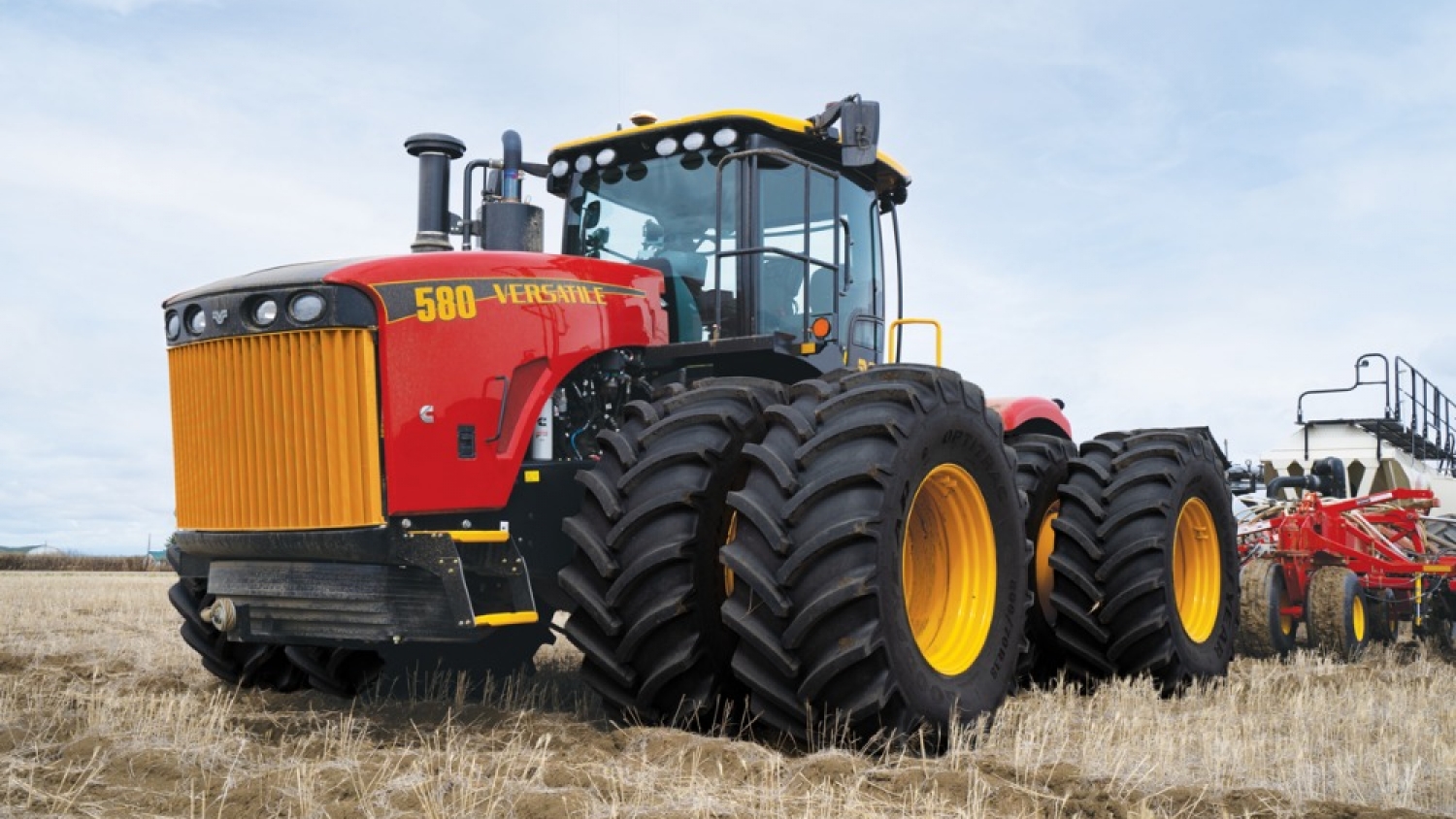 Versatile apunta a Argentina: el fabricante canadiense de tractores de alta potencia prepara su expansión en Sudamérica