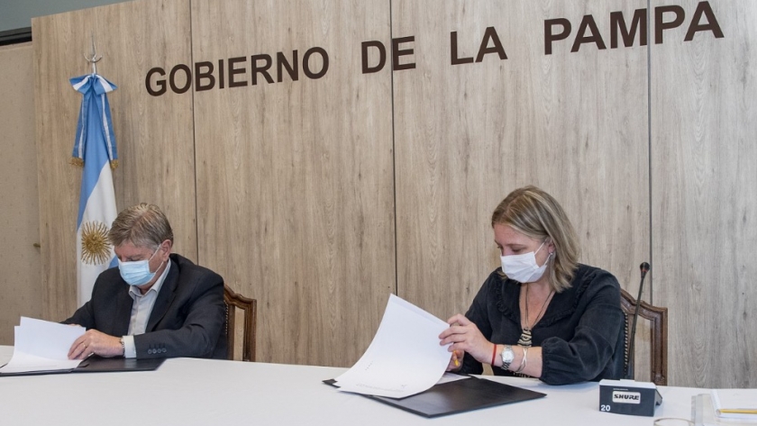 El Gobierno provincial firmó convenio con Correo Argentino