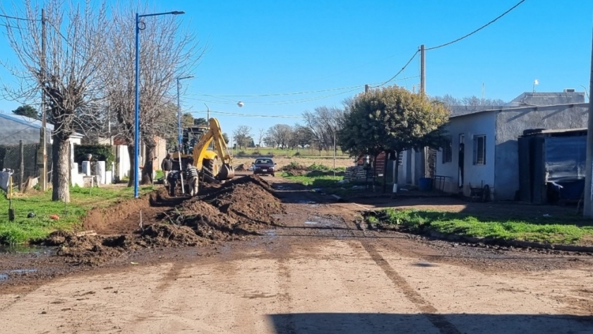Avances en la construcción de cordón cuneta en Barrio España, Rojas