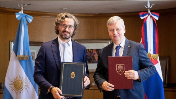Argentina y Eslovaquia firmaron importante acuerdo de intercambio laboral y turístico para jóvenes de ambos países