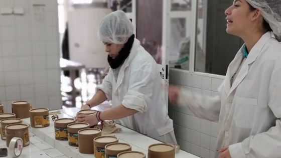 El mejor alfajor triple del país lleva un dulce de leche que se produce en una escuela entrerriana