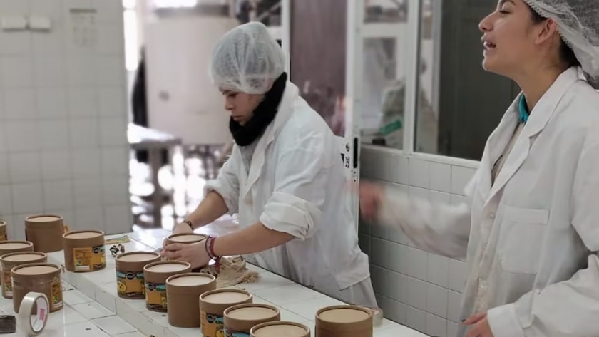 El mejor alfajor triple del país lleva un dulce de leche que se produce en una escuela entrerriana