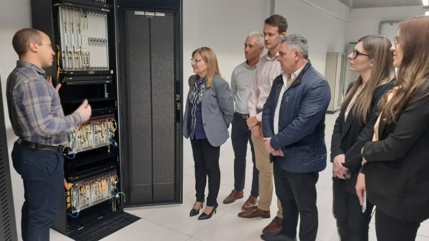 La ministra López visitó las instalaciones del Nodo Central de la Red Provincial de Fibra Óptica