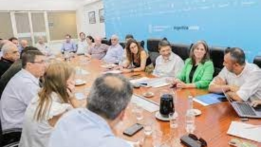 Convocados por el Ministerio de Transporte de la Nación, se fijó una nueva tarifa de referencia de carga