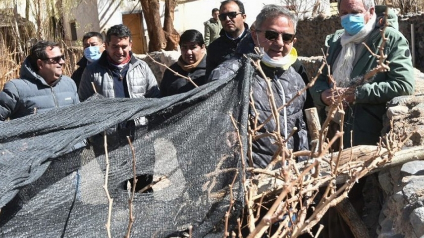 El equipo de Gobierno llegó a Antofalla y anunció proyecto para instalar bodega de vinos de altura