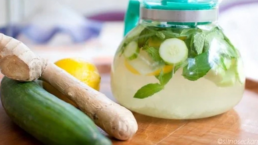 Aguas saborizadas caseras, llenas de vitaminas y con frutas frescas
