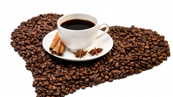 Los beneficios de incorporar canela en el café