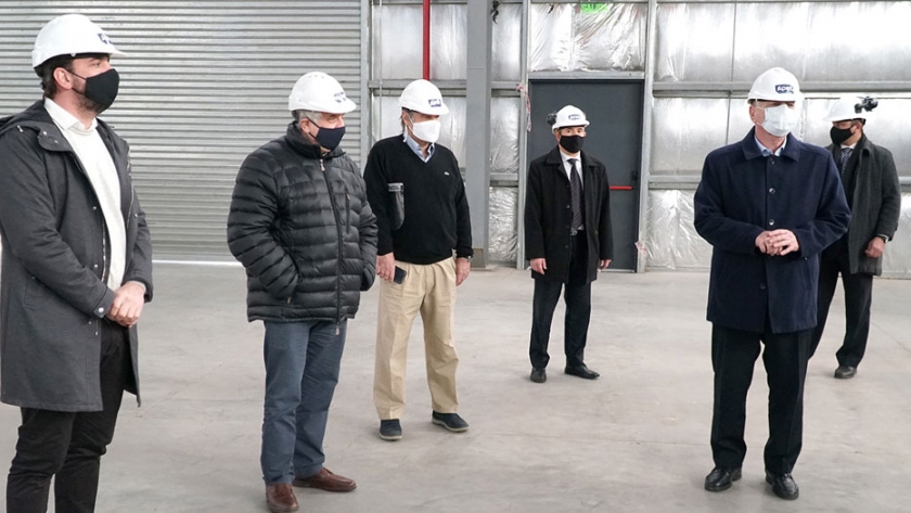 Ziliotto recorrió la fábrica "Apex" que comienza a producir en octubre